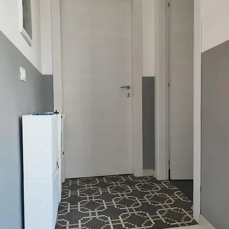 Flat 1 Balcone * فيرونا