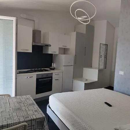 Flat 1 Balcone Apartment
