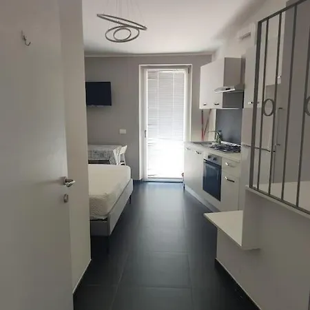 Flat 1 Balcone Apartment *